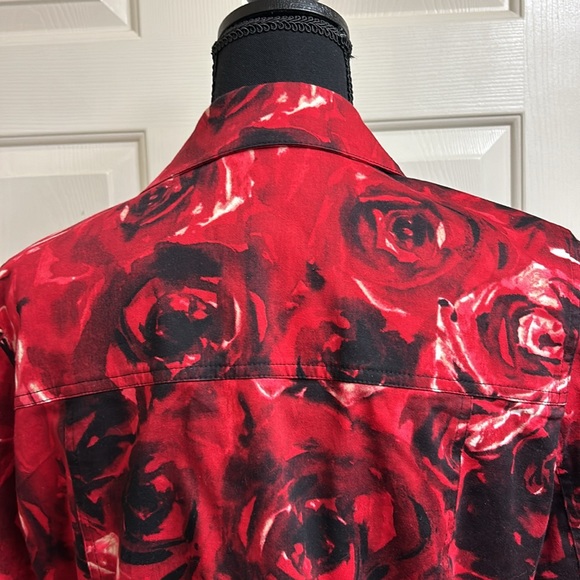 Chico's Size 2, shades of red & black flower print jeans style jacket, E… - Picture 13 of 14